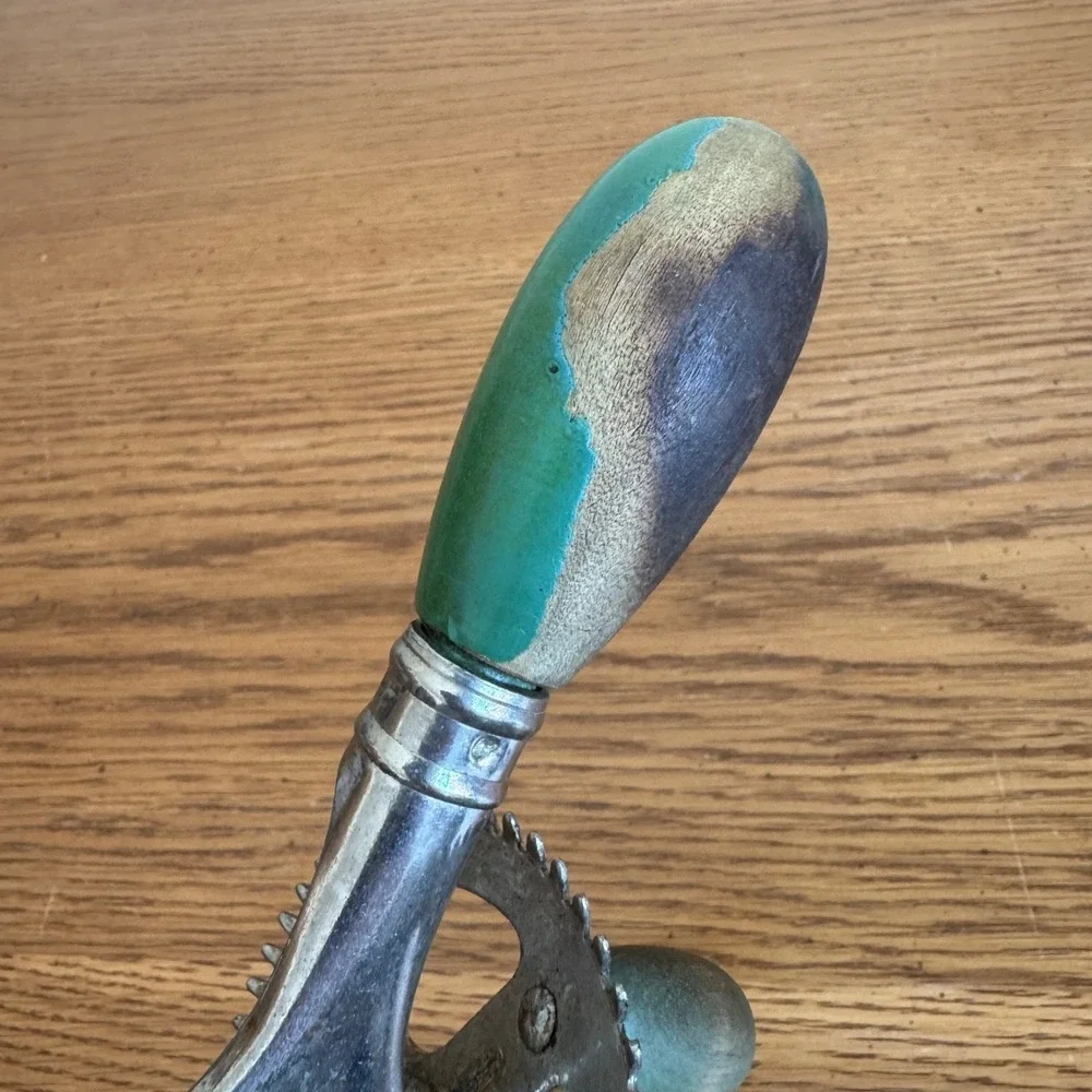 Vintage A&J Hand Crank Egg Beater Whisk Pat Oct 9 1923 USA Green Kitchen‎ Tool